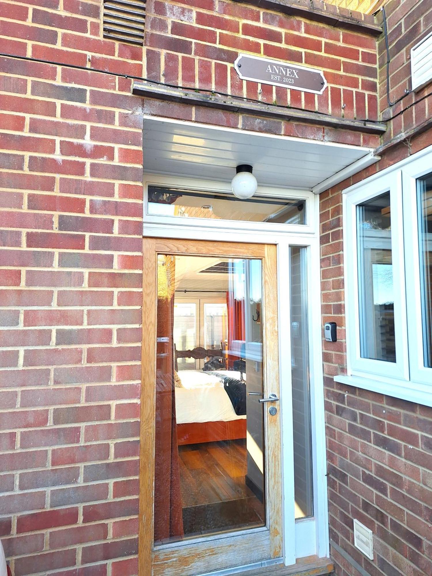 Dog Friendly Escape, Rare Hot Tub By Request Apartment Norwich Exterior photo