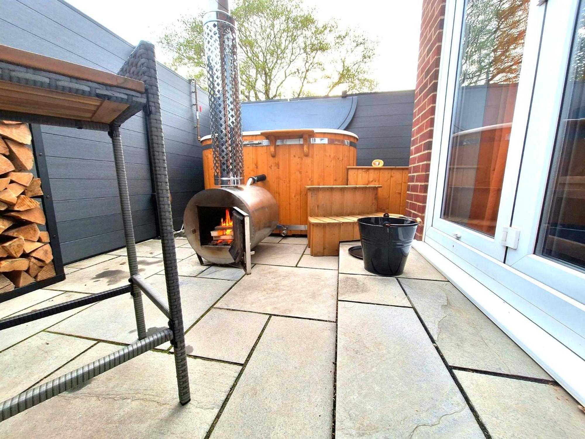 Dog Friendly Escape, Rare Hot Tub By Request Apartment Norwich Exterior photo